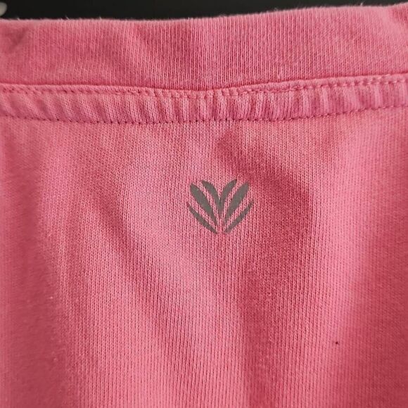 Forever 21 Sweatshirt. Longsleeve shirt with thumb hole. Pink, Size Large - Picture 4 of 8